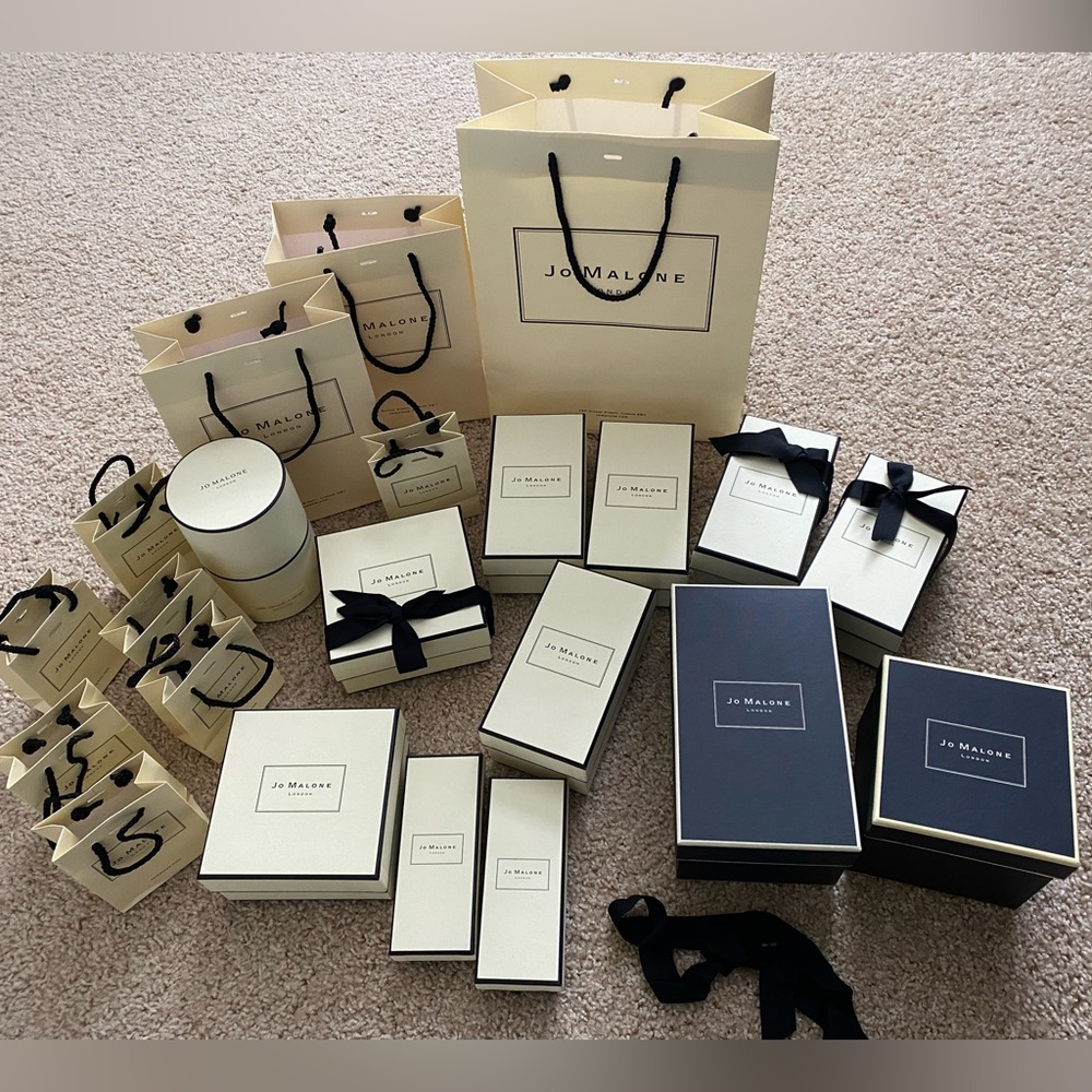 Jo Melone boxes & shopping bags
